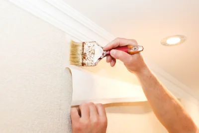 Pose de papier peint à Entrelacs — revêtements muraux et toiles de verre